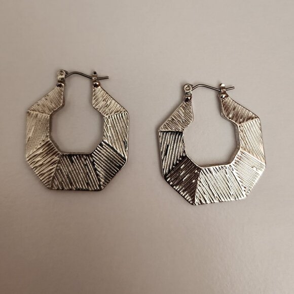 Vintage Dark Tone Textured Pattern Hoop Earrings - Picture 1 of 3